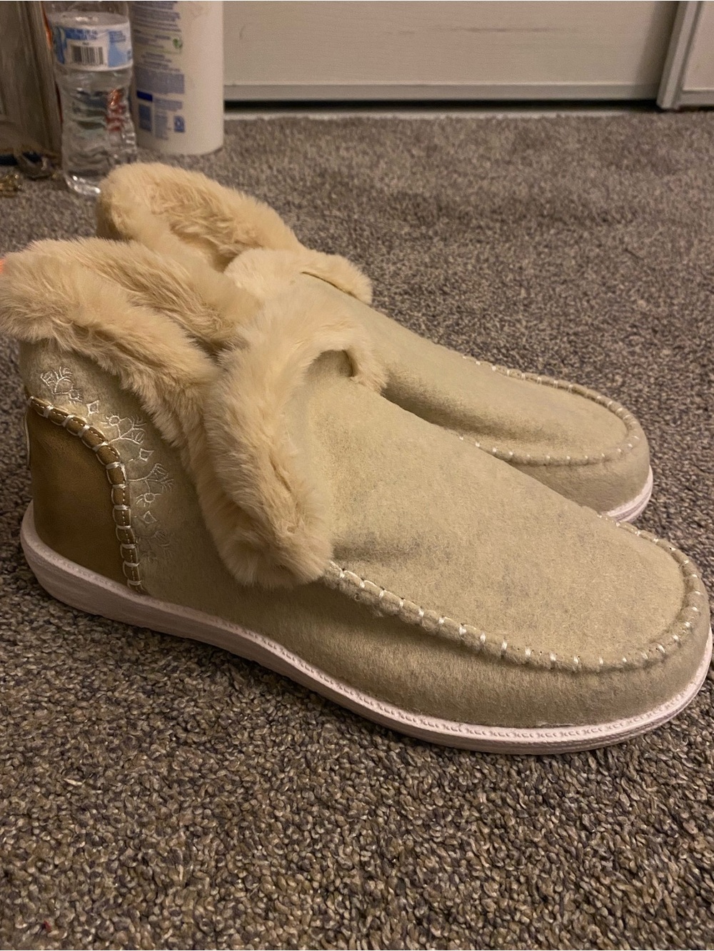 Cozy Faux-Fur Lined Slip-On Slippers - Cream